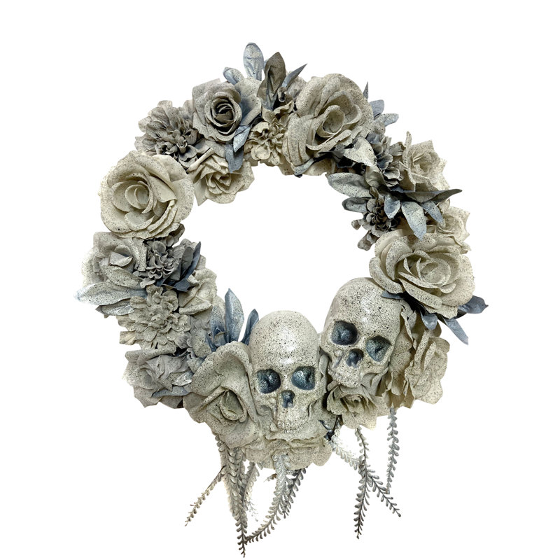 Couronne de roses et de crânes
