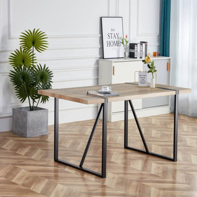 Table de salle à manger de style industriel pour 6 personnes, 55,1 po x 31,4 po x 29,9 po, plateau de table en bois d'ingénierie de 1,5 po d'épaisseur et pieds en métal noir, convient au salon de 4 à 6 pièces
