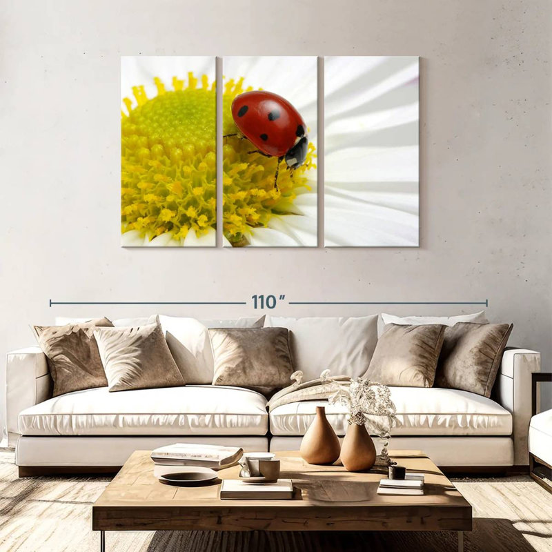 Coccinelle sur camomille, H 48 po x l 74 po