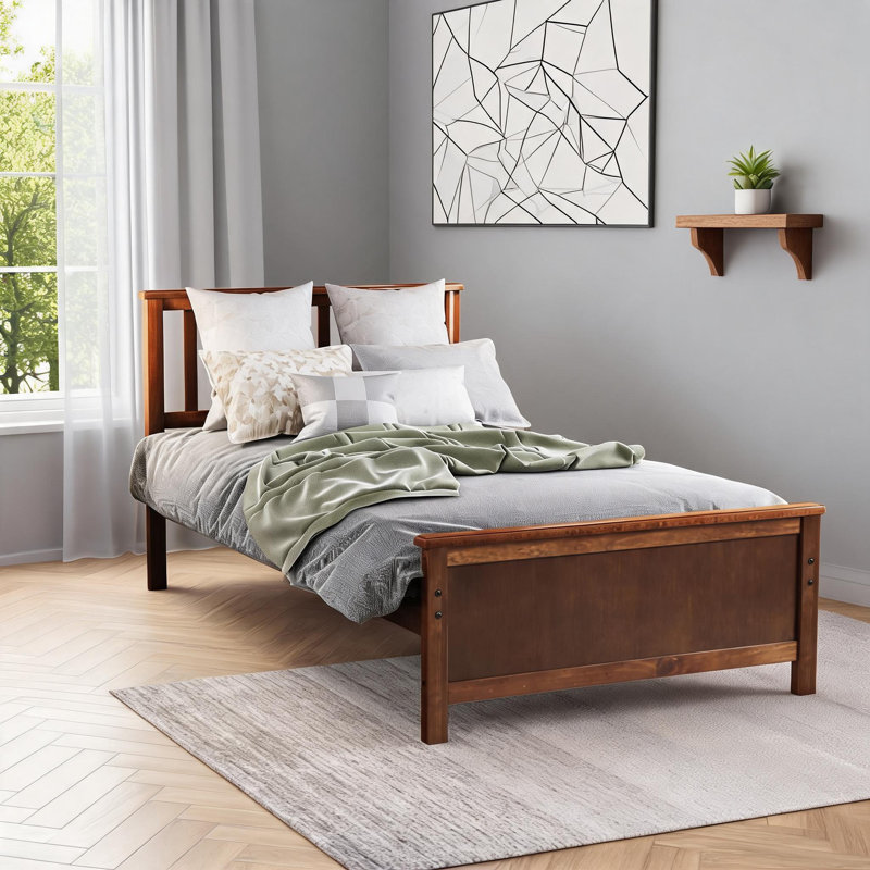 Lit plateforme simple en bois massif à finition brune avec tête et pied de lit, cadre classique pour chambre à coucher résidentielle