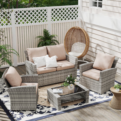 Ensemble de conversation de patio 4 pièces en osier gris avec coussins et table basse