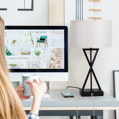 Lampe de table USB en métal Emielia