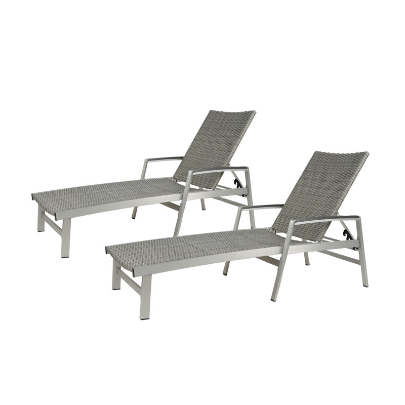 CHAISE LUNGE