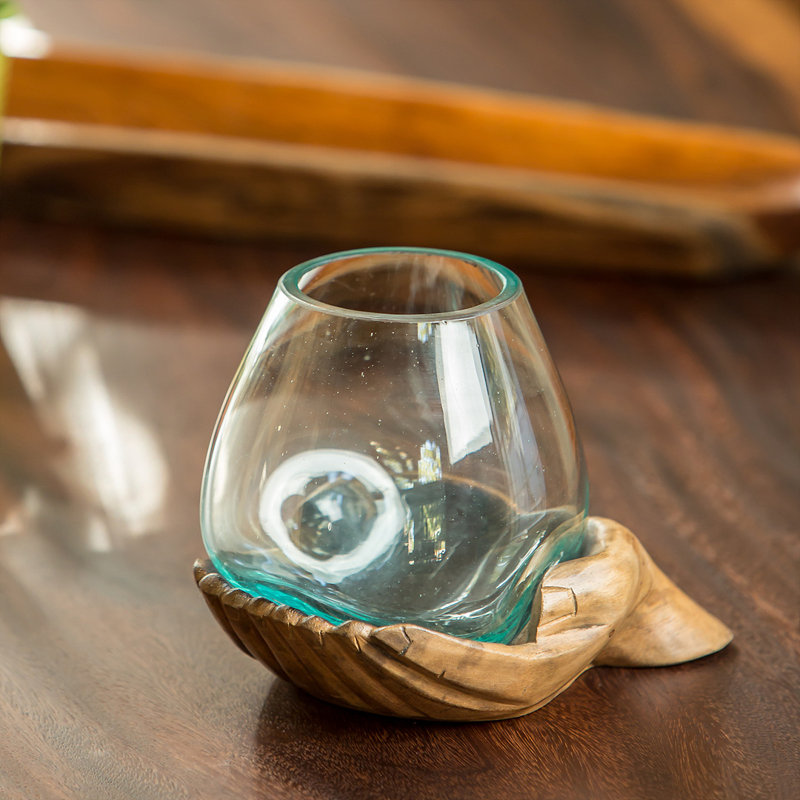 Vase en verre soufflé, H 6,80 po x l 8 po x P 6 po