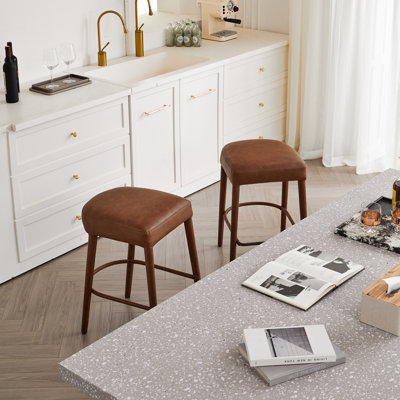 Tabouret de bar en faux cuir brun à hauteur de comptoir - siège rembourré confortable avec pieds et repose-pieds robustes en métal, sièges élégants pour îlot de cuisine, comptoir de pub et de salle à manger, 2 ensembles