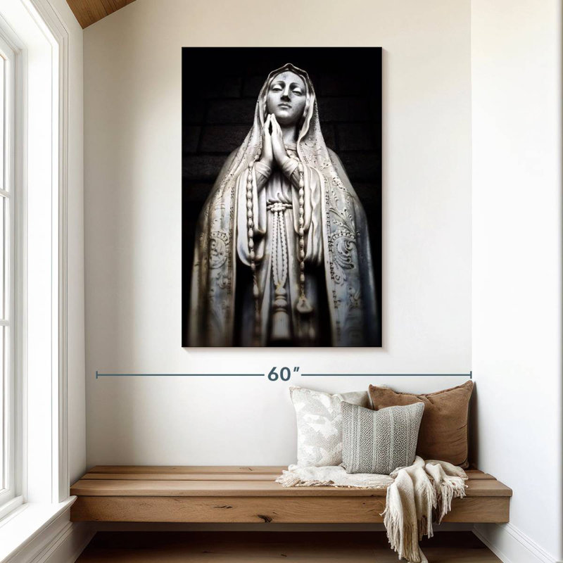Statue de Marie Leisha, H 48 po x l 32 po