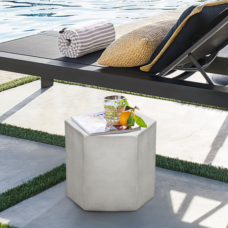 Table d'appoint Felishia, Gris clair, H 12 po x l 14,5 po x P 12,5 po