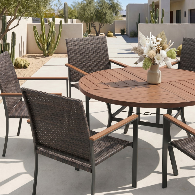 Ensemble de salle à manger d'extérieur rond Cobham avec chaises en osier PE, Brown