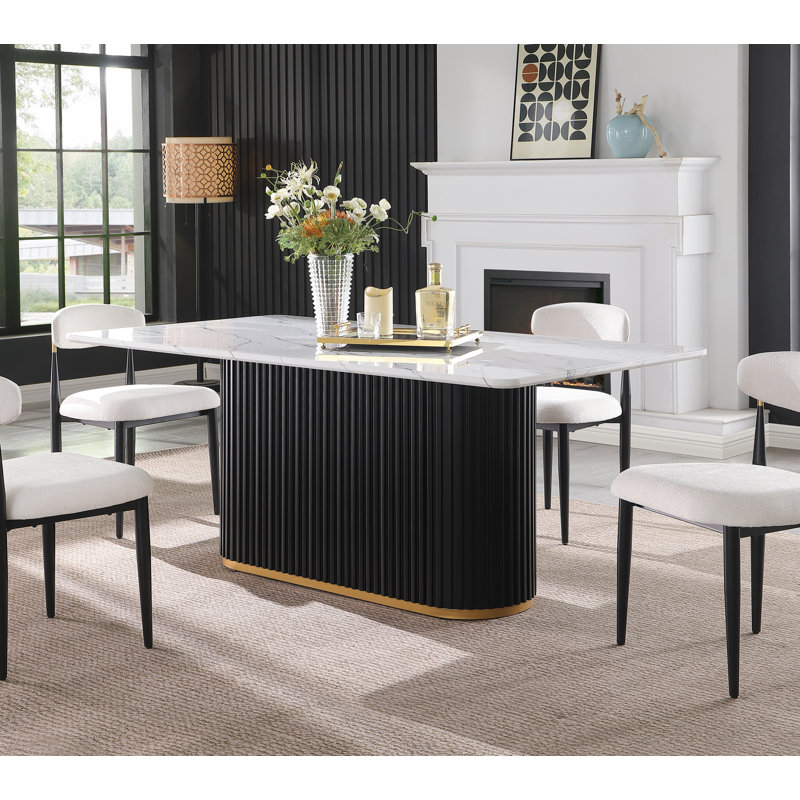 Table de salle à manger 69 pouces rectangulaire en faux marbre, base en métal noir Wave avec garniture dorée, sièges 4-6 pour la cuisine et la salle à manger
