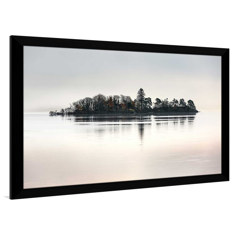 «Dawn At Loch Awe» par - photographie, H 21,5 po x l 27,5 po x P 0,75 po, Cadre noir