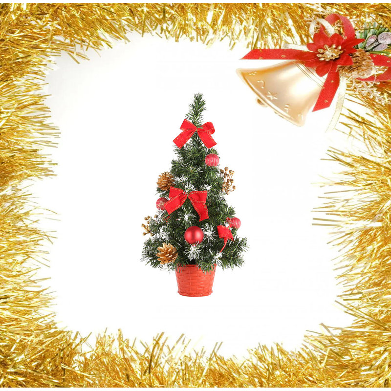 Nouvel arbre de Noël avec pommes de pin et pin