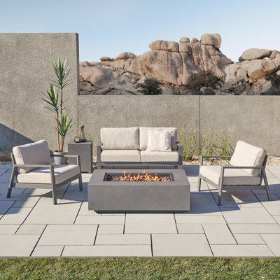 Ensemble de mobilier d'extérieur 4 places avec table de feu Aegean