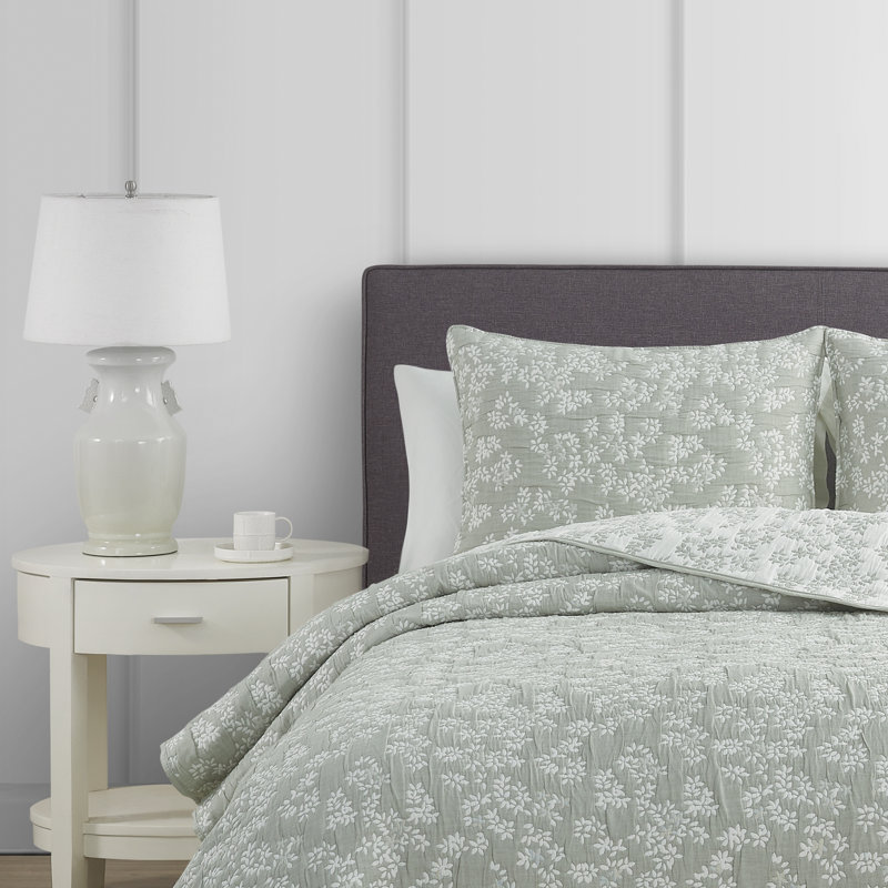 Desert Sage King Reversible Matelasse Quilt Set with Polyfill