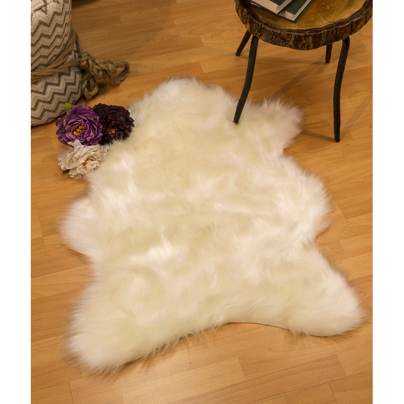 Tapis ivoire en polyester tissé à la machine Novelty, Nouveauté 2 pi x 2 pi 11 po