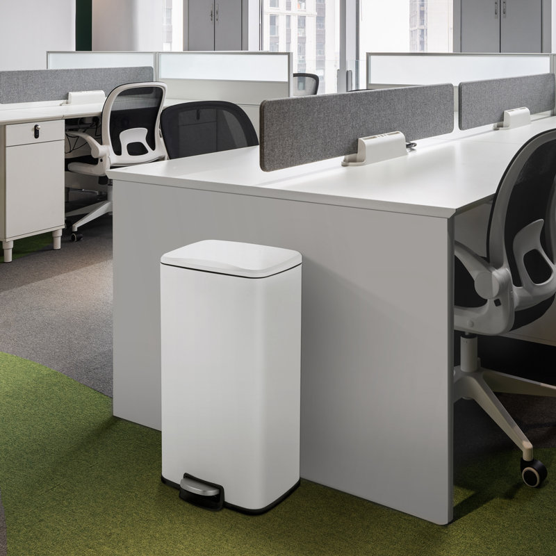 Poubelle à pédale en plastique 8 gallons, Blanc