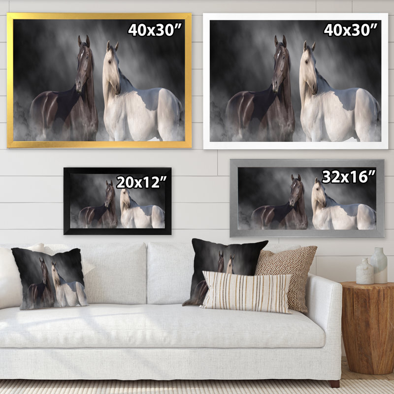 Portrait d'un cheval noir et blanc en gros plan I - Peinture sur toile, H 16 po x l 32 po
