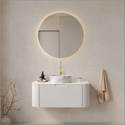 Meuble-lavabo de salle de bain, armoire de salle de bain en contreplaqué rayé à bords arrondis avec tiroir, vasque en céramique blanc mat et plateau en pierre frittée, pré-assemblé