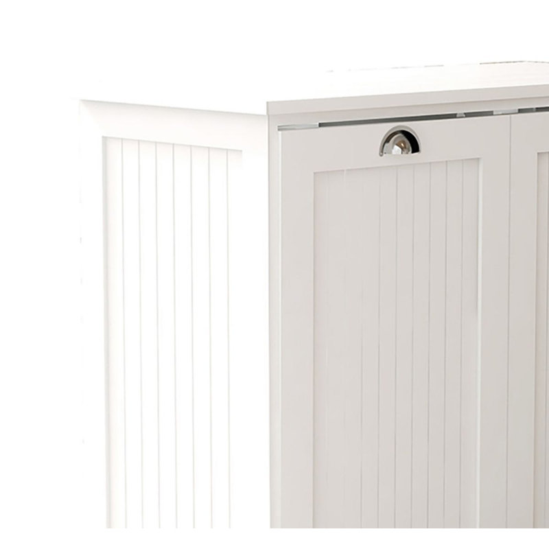 Armoire à linge en bois avec poignées