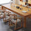 Bureau rectangulaire brun en bois massif avec 3 tiroirs-108803572