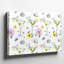 Toile d'un motif sans couture avec verres à martini élégants remplis d'un art mural jaune clair orné d'olives vertes et toile-1792012639