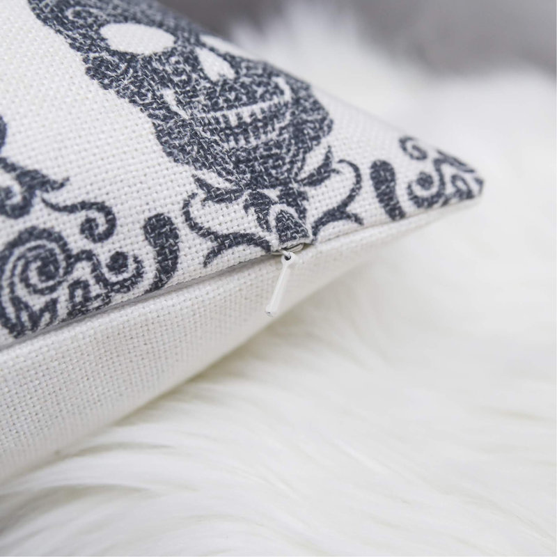 Coussin Gothic Damask Skull - Lin en coton noir et blanc