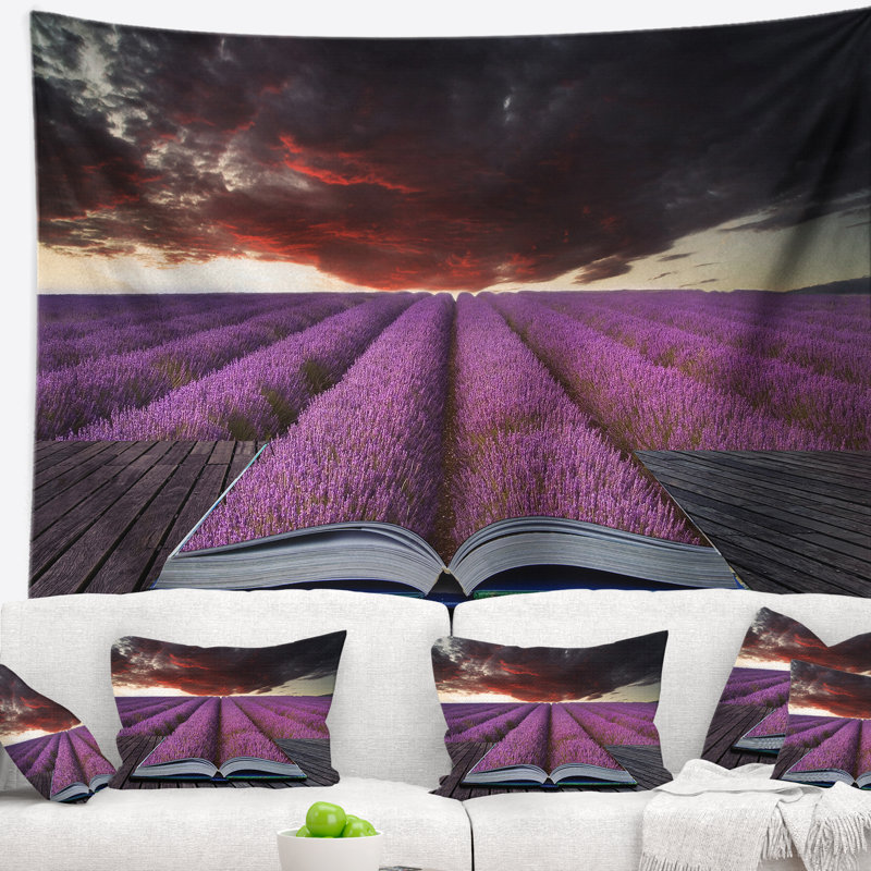 Livre ouvert à la tapisserie de champ de lavande Floral, H 32 po x l 39 po