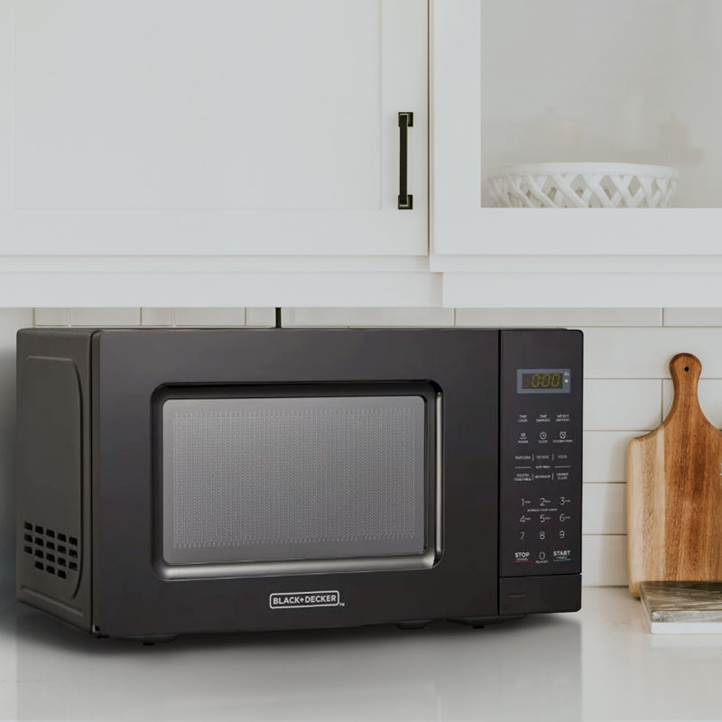 Black+Decker 0.7 Cubic Feet 700 Watt Countertop Microwave, Black