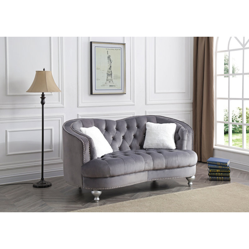 Charmante causeuse grise avec accoudoirs encastrés, Gris