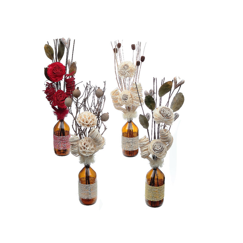 Arrangements floraux mixtes dans un vase