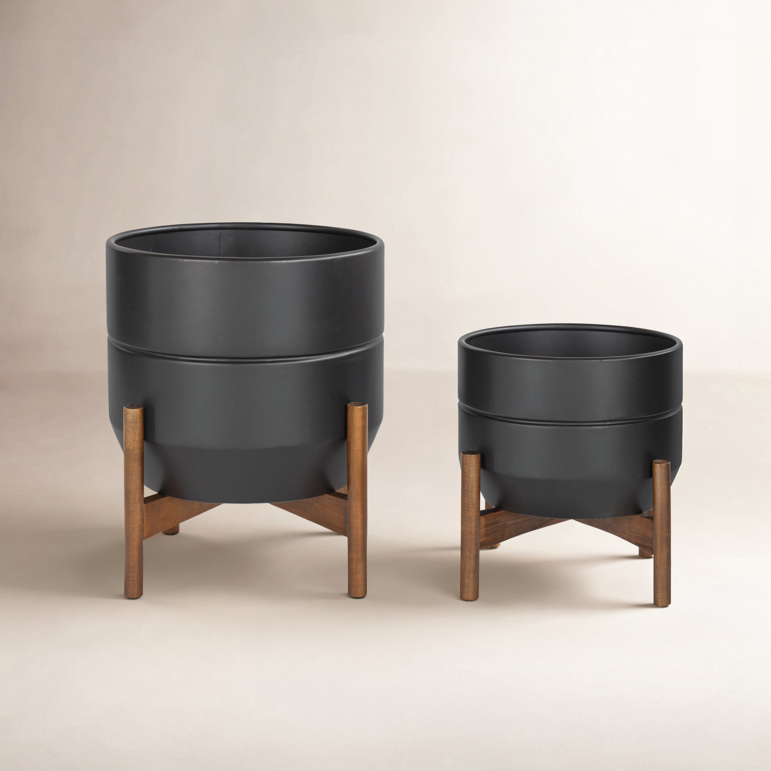 Delarosa 12" Pot Planter