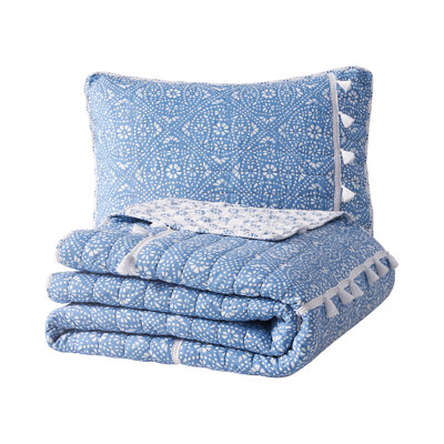 DESIGN STUDIO Pasadena Medallion All-Season Soft Microfiber Quilt Set with Tassels