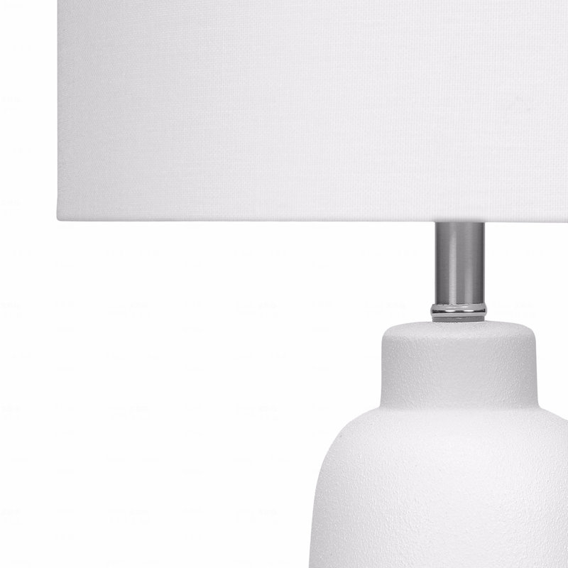 Lampe de table - H 26 po, en céramique, ivoire et abat-jour crème