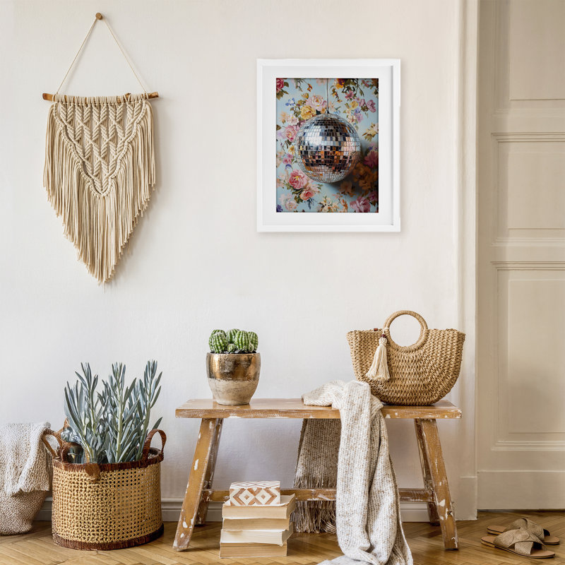 Reproduction florale encadrée sous verre à motif de boule disco, design par LSR Design Studio, H 16 po x l 13 po