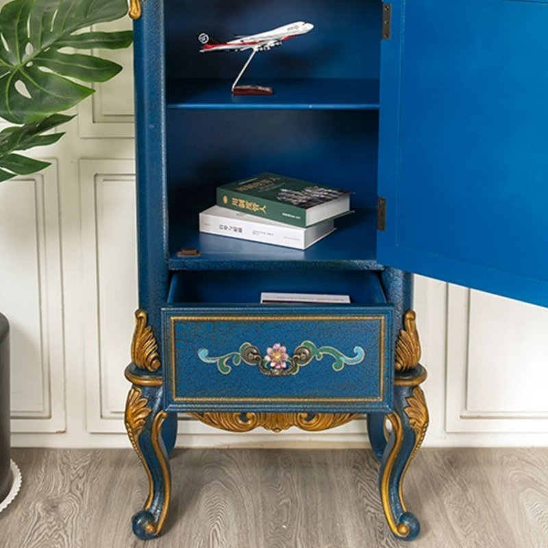 Armoire d'appoint European Vintage