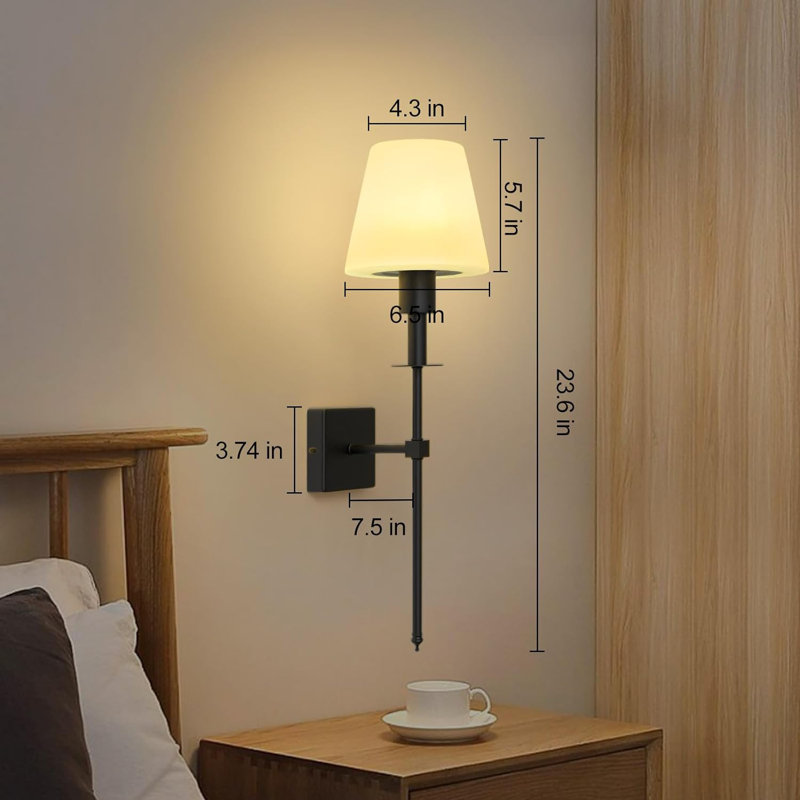 Harilla Armed Sconce, Matte Black