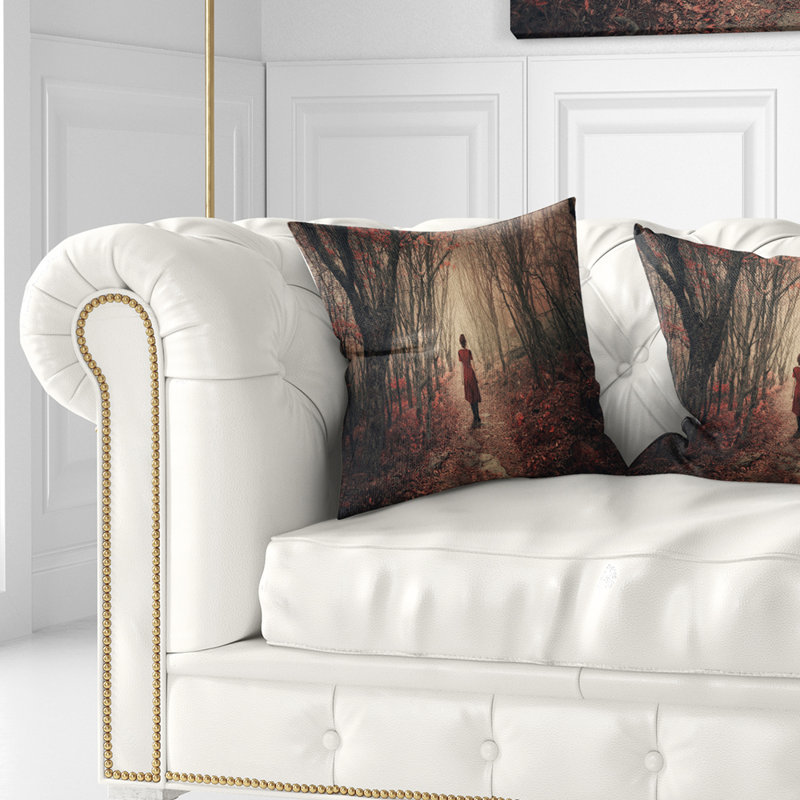 Photographie, femme dans un forêt givrée, 16 po x 1 po, Coussin décoratif