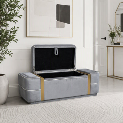 Banc de rangement moderne avec repose-pieds en velours et détails en métal doré