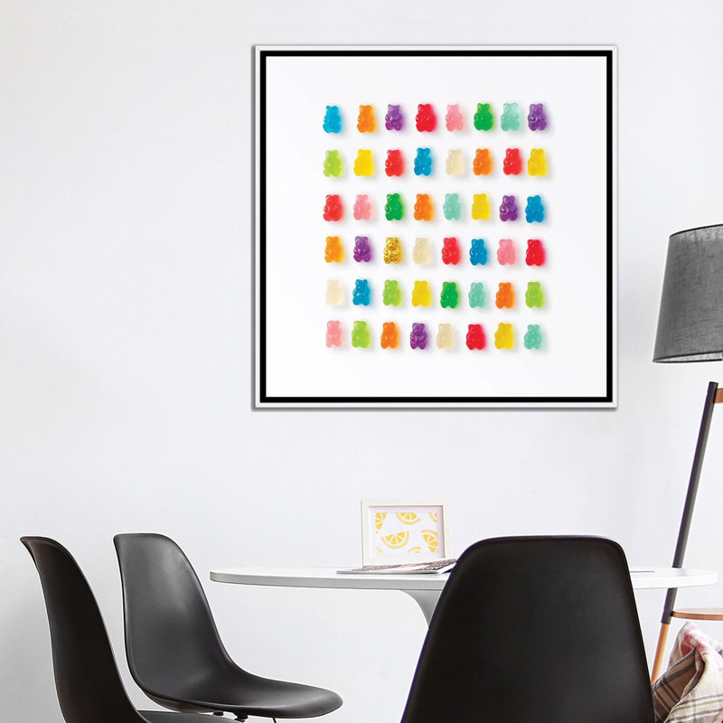 Reproduction de photo « Rainbow Bears » par Erin Summer, Pas de tapis, Toile blanche encadrée, H 37 po x l 37 po x P 1,5 po