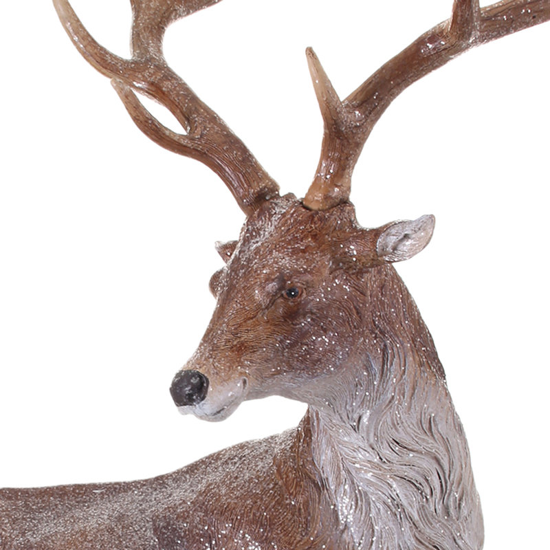 Cerf debout givré
