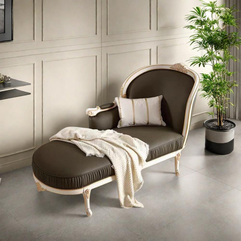 Chaise d'art en bois massif sculpté, Orienté à droite