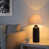 Base noire / abat-jour blanc est en rupture de stock