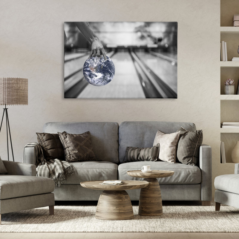Toile Cosmic Bowling Ball, design par Sophie 6, H 24 po x l 36 po