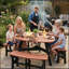 Ensemble de table de pique-nique semi-circulaire 6 personnes en sapin massif, style rustique, avec 3 bancs intégrés et un trou pour parasol.