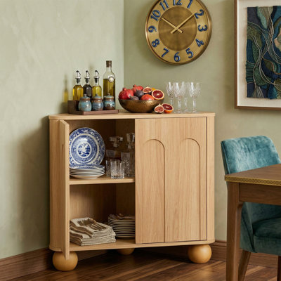 Armoire de coin moderne 31,1 "avec portes arquées - Petite armoire de rangement compacte pour coins à 90 degrés - Armoire d'appoint en bois naturel avec tablette réglable