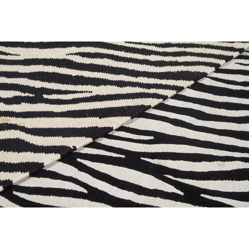 Himalayan Abstract Area Rug in Black