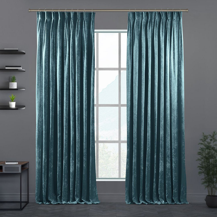 Rideau décoratif très long et très large en velours brillant de luxe