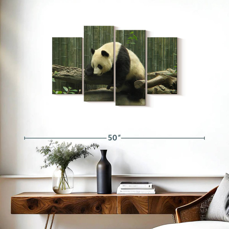 Panda sur un tronc