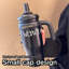 Tasse à gobelet isotherme avec poignée paille-118162617