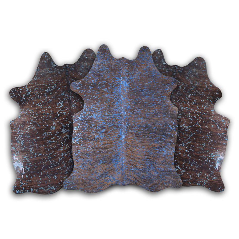 Tapis bleu en peau de vache teint sur mesure, Nouveauté 5 pi 8 po x 6 pi 7 po