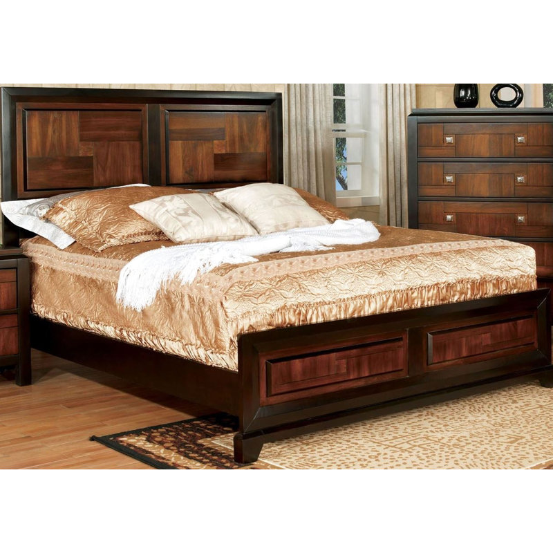 Grand lit en bois massif de style transitionnel avec finition noyer et tête de lit à motif de parquet